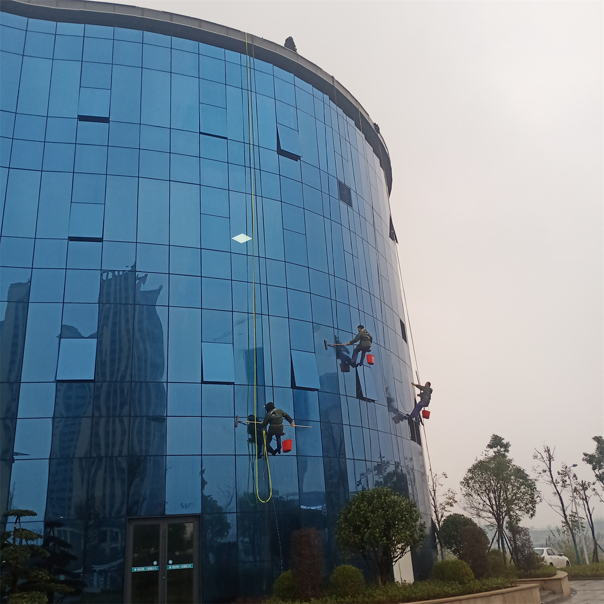 第一人民醫(yī)院東院外墻清洗